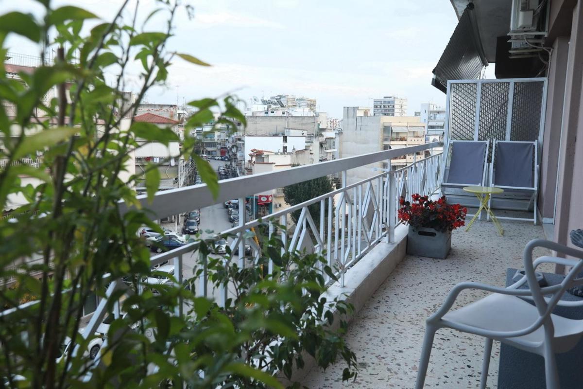 Leoforos 28Is Oktovriou Apartment เทสซาโลนิกิ ภายนอก รูปภาพ
